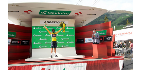 Carapaz ostentaba el primer maillot amarillo