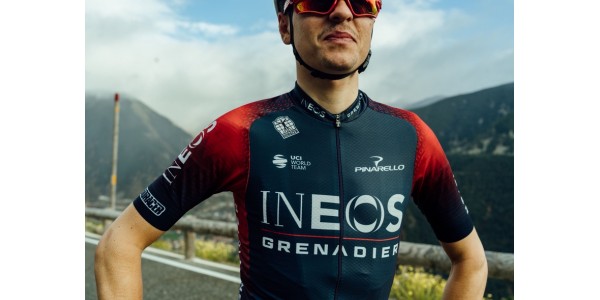 El equipo Ineos anuncia los uniformes del equipo 2022