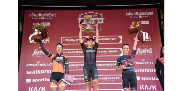 El veterano holandés Van Vleuten de Mitchelton-SCOTT ganó la carrera