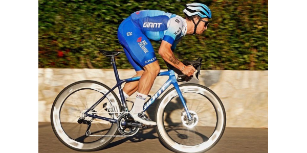 Giant proporciona una gama completa de equipos para el equipo de Green Blade