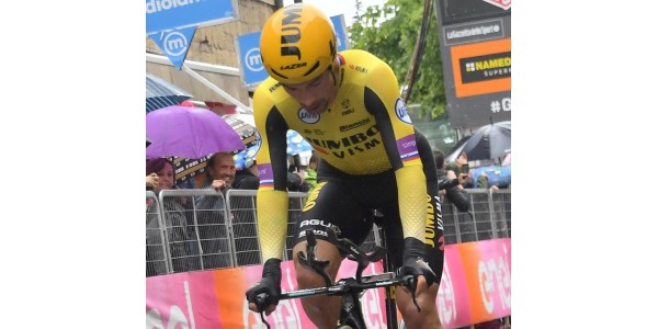 La novena etapa del Giro de Italia termina con fuertes lluvias