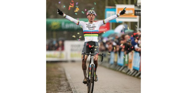 Mathieu van der Poel regresa a la competencia de ciclocross
