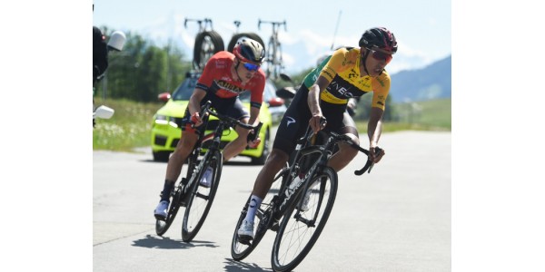 Thomas se lesionó y dejó el partido, Bernal se adelantó