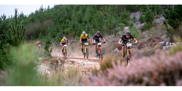 ¡Las camisas amarillas cambian de manos a otras!