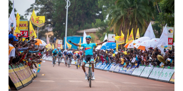 ¡Los espectadores que bordean las calles del Tour du Ruanda!