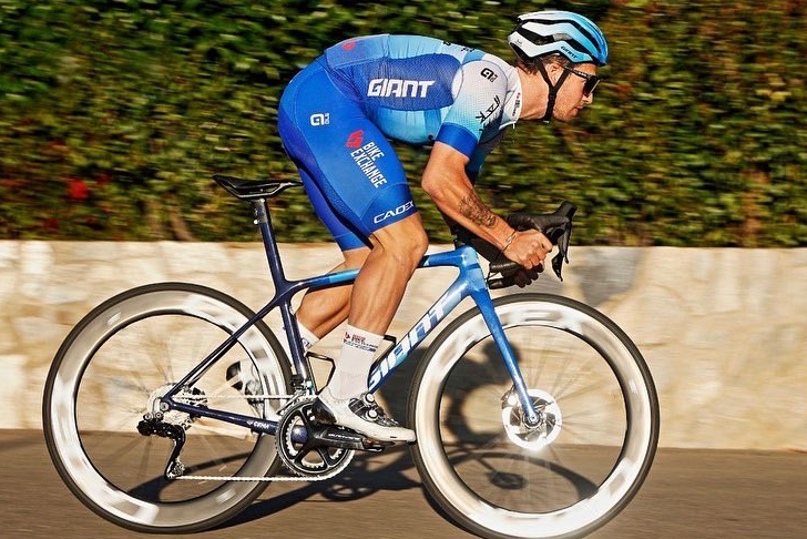 Giant proporciona una gama completa de equipos para el equipo de Green Blade