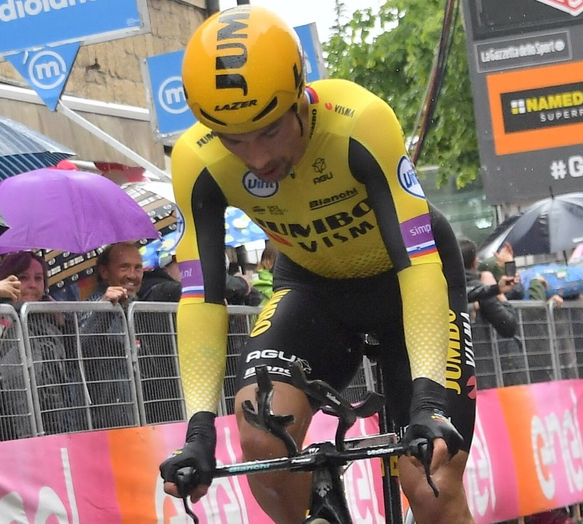 La novena etapa del Giro de Italia termina con fuertes lluvias