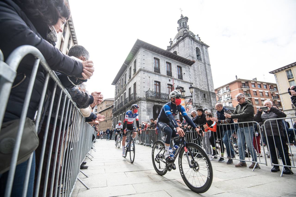 Pello Bilbao acaba con la racha de dos victorias del Ala